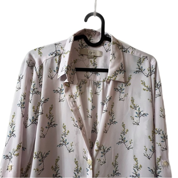 LOFT Petite Button Front Delicate Floral Roll Tab Long Sleeve Blouse Sz XSP - Picture 2 of 10